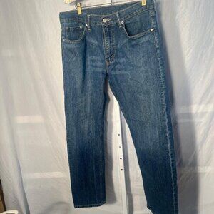 Levi's Men's Straight Leg Jeans in Medium Wash - Size 32 x 32